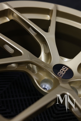 BBS FI R عجلات ذهبية مزورة خصيصاً لأودي R8 متاحة