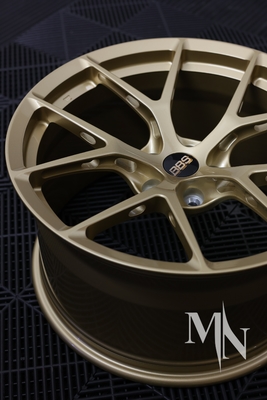 BBS FI R عجلات ذهبية مزورة خصيصاً لأودي R8 متاحة
