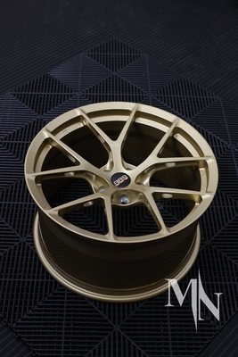 BBS FI R عجلات ذهبية مزورة خصيصاً لأودي R8 متاحة