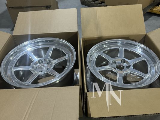 5x114.3 صياغة عجلات السيارات لنيسان 350Z 370Z الفضة الملمعة النهاية