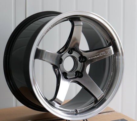 عجلات Advan Racing GT Premium Forge ذات اللون الأسود اللامع