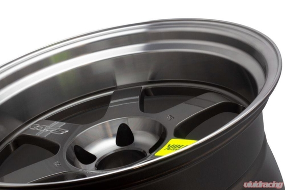 طبق عميق من الجرافيت المضغوط بعجلات من Rays Volk Racing TE37V S