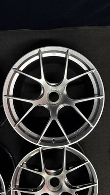عجلات فضية ماسية BBS FI R Centerlock لبورشه 911 991 992 GT3 GT3RS